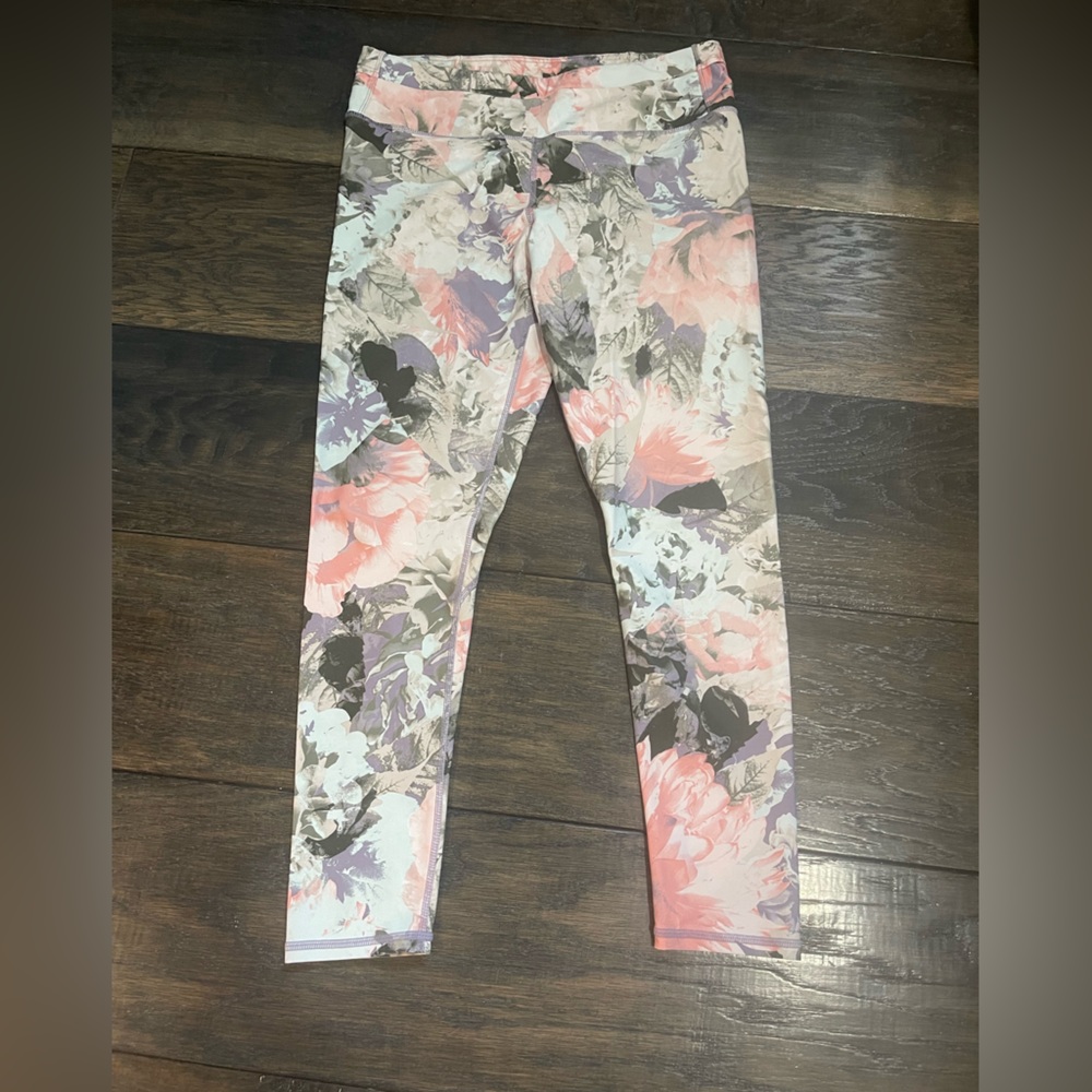 Floral pattern Fabletics leggings